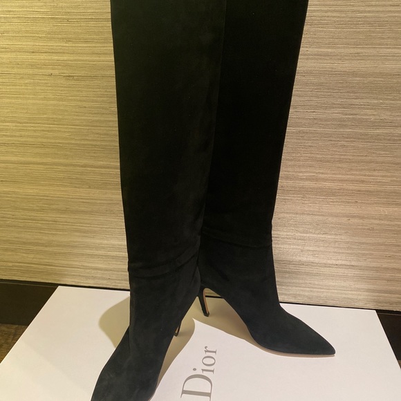 Beautiful suede Dior boots. - Picture 4 of 6